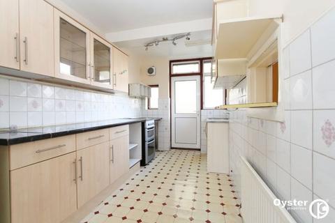 3 bedroom semi-detached house to rent, Princes Avenue, London, NW9