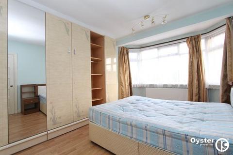 3 bedroom semi-detached house to rent, Princes Avenue, London, NW9