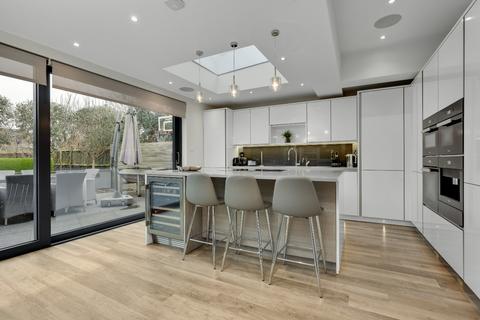 1 Southfields, East Molesey, KT8 0BP