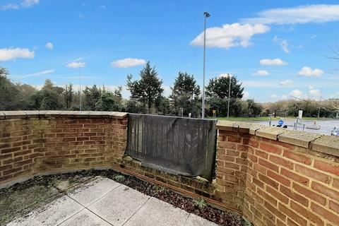 2 bedroom flat for sale, Holtspur Top Lane, Beaconsfield HP9