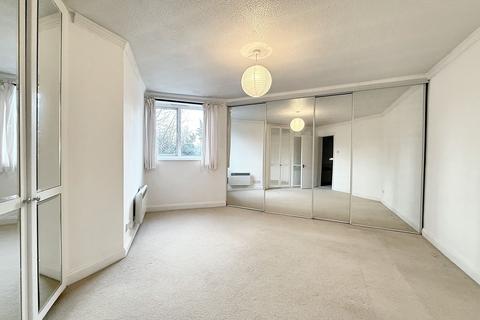 2 bedroom flat for sale, Holtspur Top Lane, Beaconsfield HP9