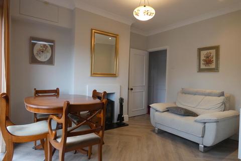 3 Windsor Drive, Burton-on-trent, DE15 9BH