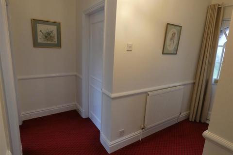 3 Windsor Drive, Burton-on-trent, DE15 9BH