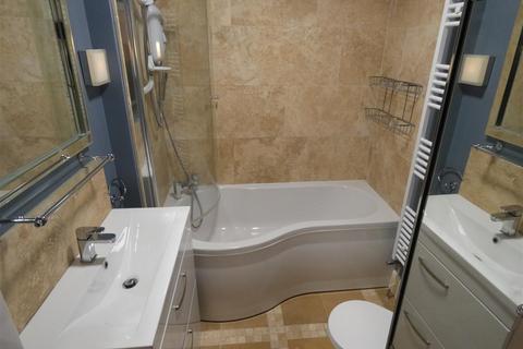 3 Windsor Drive, Burton-on-trent, DE15 9BH