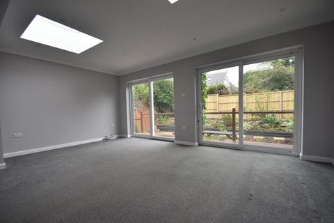 4 bedroom detached house to rent, Havant Road, Waterlooville PO8