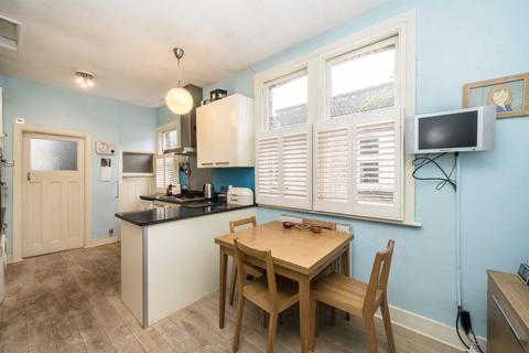 2 bedroom flat for sale, Fletcher Road, London W4