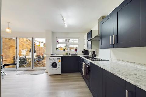 26 Coral Close, Tuffley, Gloucester, GL4 0RG