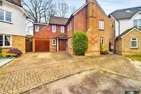 5 bedroom detached house for sale, Rowfant Close, Worth RH10