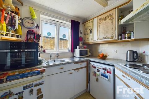 1 bedroom apartment for sale, High Street, Feltham, Middlesex, TW13