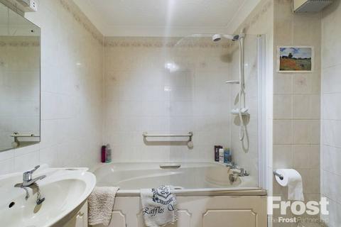 1 bedroom apartment for sale, High Street, Feltham, Middlesex, TW13