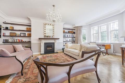 4 bedroom apartment to rent, East Heath Road, Hampstead NW3