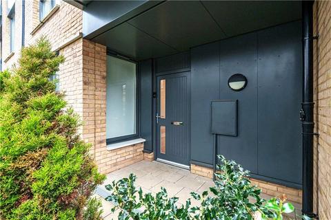 12 Fairbourne Road, London, SW4 8DZ