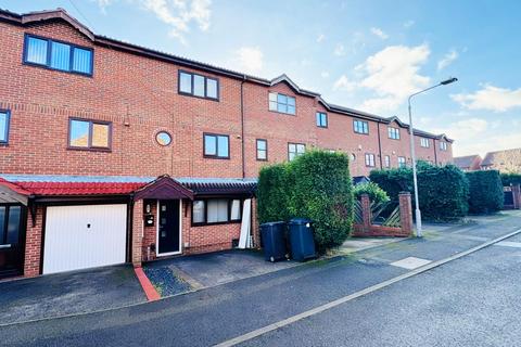 4 bedroom terraced house to rent, Harberton Close, Redhill NG5