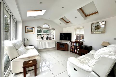 5 bedroom detached house for sale, Simmons Close, Chessington, Surrey. KT9 2GP