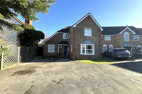 5 bedroom detached house for sale, Simmons Close, Chessington, Surrey. KT9 2GP