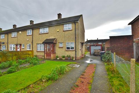 3 bedroom end of terrace house for sale, The Cherries, Slough