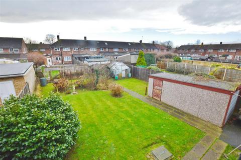 3 bedroom end of terrace house for sale, The Cherries, Slough