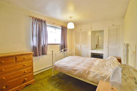 3 bedroom end of terrace house for sale, The Cherries, Slough