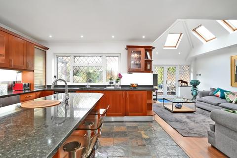 4 bedroom house for sale, The Droveway, Hove