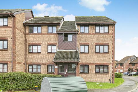 2 bedroom apartment for sale, Lowry Crescent, Mitcham, CR4