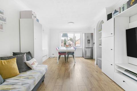 29 Lowry Crescent, Mitcham, CR4 3NQ