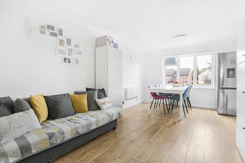 29 Lowry Crescent, Mitcham, CR4 3NQ