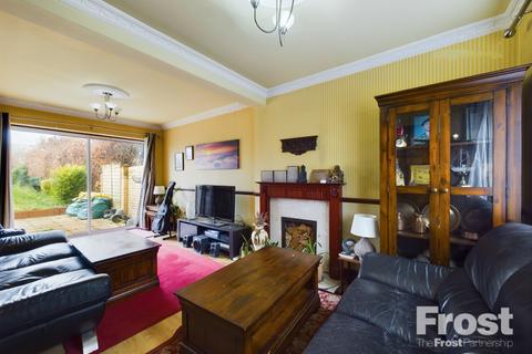 121 Station Crescent, Ashford, TW15 3HN