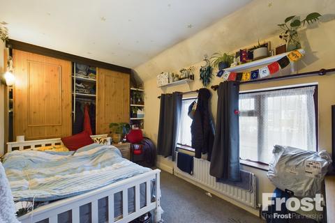 121 Station Crescent, Ashford, TW15 3HN