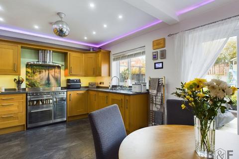 4 bedroom end of terrace house for sale, Southfield Avenue, Bristol BS15