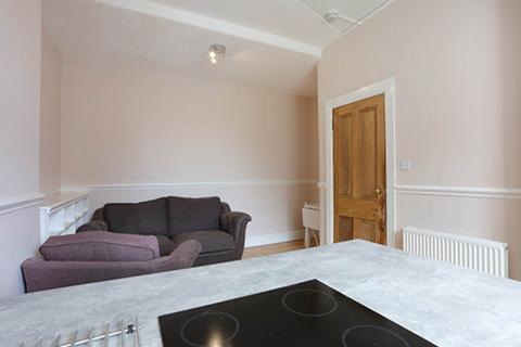 1 bedroom flat to rent, Albion Road, ,