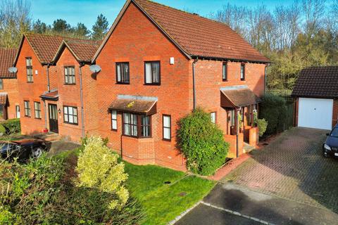 4 bedroom detached house for sale, Bignell Croft, Milton Keynes MK5