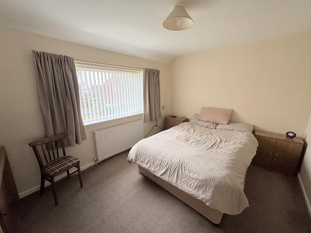 Bedroom (rear)