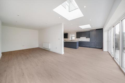 35 Hillview Road, Chislehurst, BR7 6DR