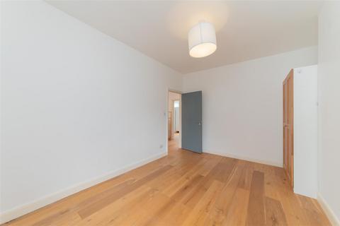 2 bedroom flat for sale, Heriot Road, London