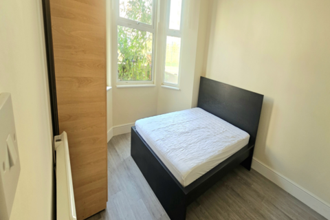 Studio to rent, 75 Beaconsfield Road, Southall, Greater London, UB1