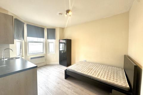 Studio to rent, 75 Beaconsfield Road, Southall, Greater London, UB1
