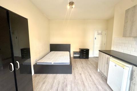 Studio to rent, 75 Beaconsfield Road, Southall, Greater London, UB1