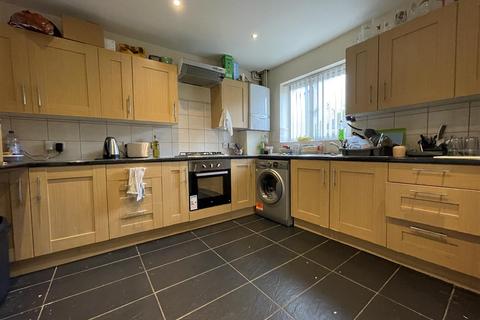 6 bedroom end of terrace house to rent, Bramwell Drive, Sheffield S3