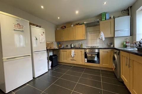 6 bedroom end of terrace house to rent, Bramwell Drive, Sheffield S3