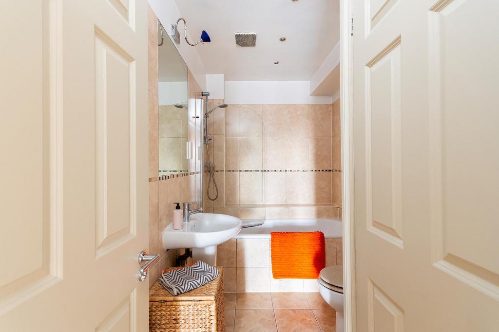FT2 OWCWY - Bathroom C.jpg