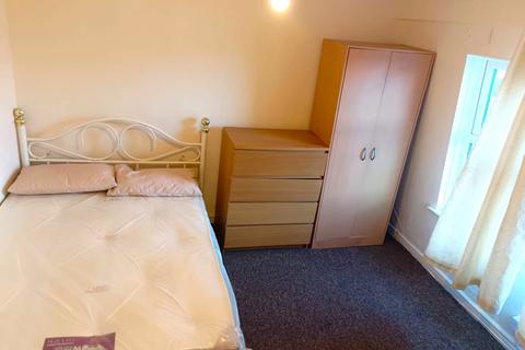 1 bedroom in a house share to rent, Hobart road, Tilbury, Essex, RM18