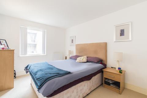 2 bedroom flat for sale, Gainsborough House, Cassilis Road, London