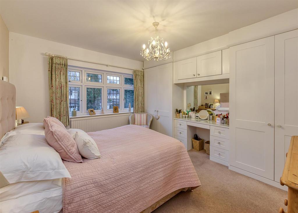 42 Wootton Road-bed1a.jpg
