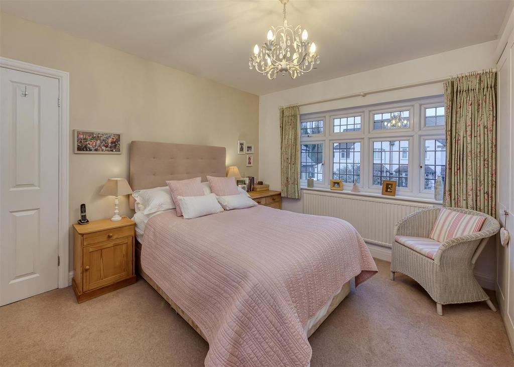 42 Wootton Road-bed1b.jpg