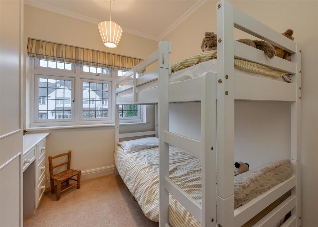 42 Wootton Road-bed3.jpg