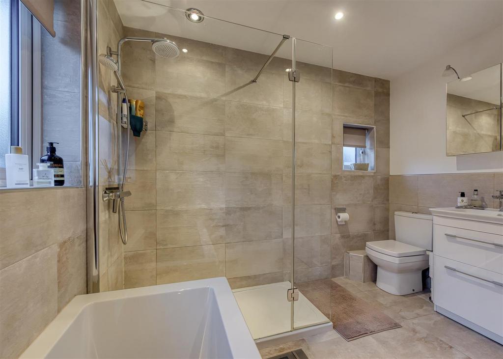 42 Wootton Road-bathroom2.jpg