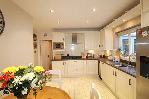 4 bedroom detached house for sale, Howcroft Gardens, Wakefield