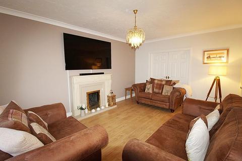 4 bedroom detached house for sale, Howcroft Gardens, Wakefield