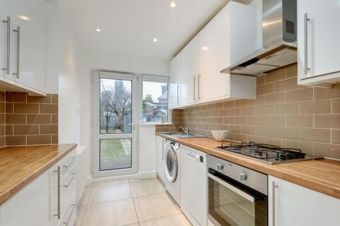 3 bedroom house to rent, Friars Gardens, London