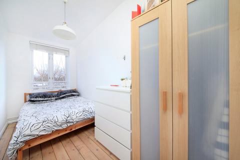 3 bedroom flat for sale, Sunbury Lane, London